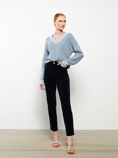 LCWAIKIKI Basic Normal Bel Dar Fit Düz Kadife Kadın Pantolon - W24621Z8-E1J