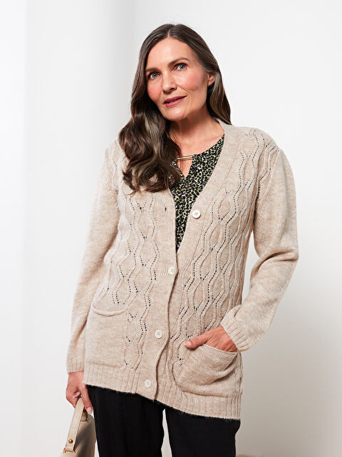 LCW Grace V Yaka Kendinden Desenli Uzun Kollu Kadın Triko Hırka - W27092Z8-D4N