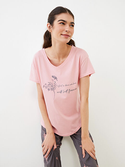 LCW DREAM V Yaka Baskılı Kısa Kollu Pamuklu Kadın Pijama Takımı - W27782Z8-LQ9