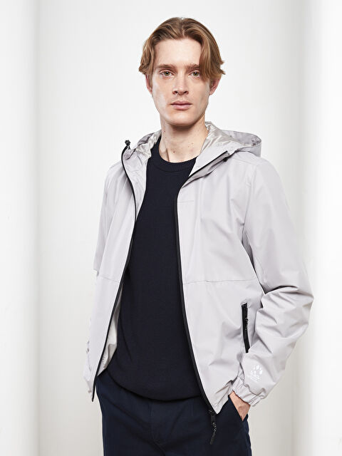 LCW Casual Standart Kalıp Kapüşonlu İnce Erkek Yağmurluk - W28115Z8-CV3