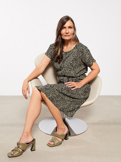 LCW Grace Bisiklet Yaka Desenli Kısa Kollu Viskon Kadın Elbise - W2AD57Z8-LQJ