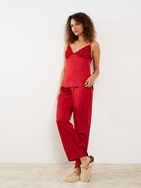 LCW DREAM V Yaka Nakışlı Askılı Saten Kadın Pijama Takımı - W2DL80Z8-HJR