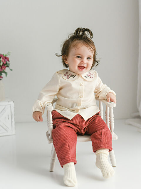 KANZ Bebe Yaka Uzun Kollu Nakış Detaylı Kız Bebek Gömlek ve Kadife Pantolon 2'li Takım - W2GC20Z1-FDL