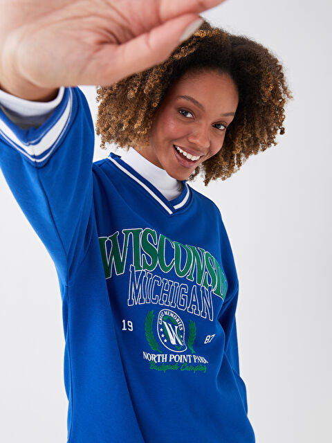 LCW Vision V Yaka Baskılı Oversize Kadın Kalın Sweatshirt - W2J532Z8-HRS