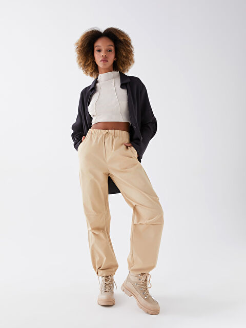 LCW Vision Kadın Beli Lastikli Düz Paraşüt Pantolon - W2K133Z8-V41