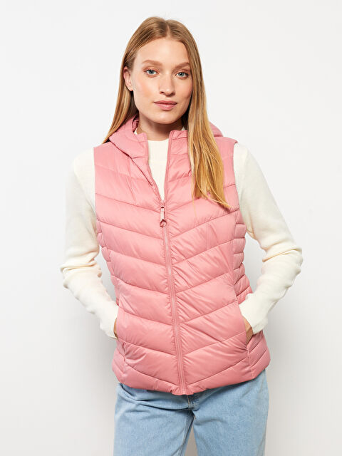 LCWAIKIKI Classic Women's Hooded Plain Puffer Gilet - S30599Z8-JLY