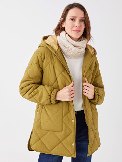 LCWAIKIKI Classic Doudoune Pour Femmes Matelassée À Capuche Et Manches Longues À Motifs