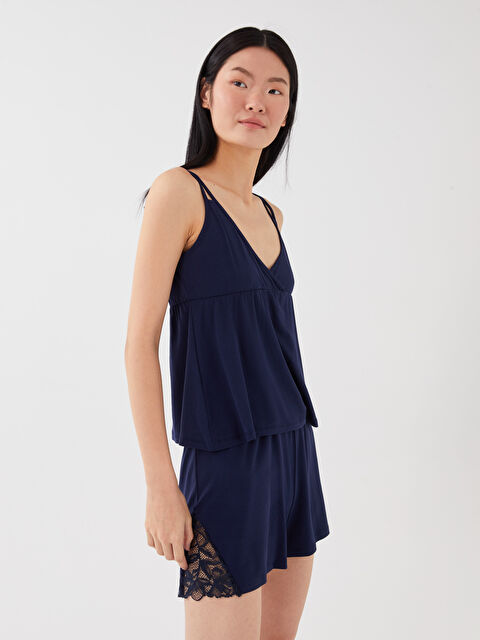 LCW DREAM V Yaka Askılı Kadın Şortlu Pijama Takımı