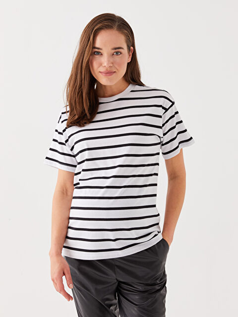 LCWAIKIKI Maternity Bisiklet Yaka Çizgili Kısa Kollu Hamile Tişört - S37481Z8-LEG