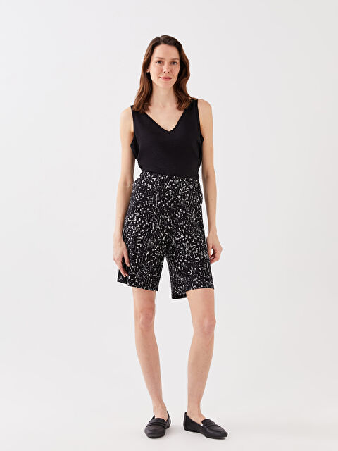 LCWAIKIKI Basic Kadın Beli Lastikli Desenli Şort - S3BD22Z8-LQJ