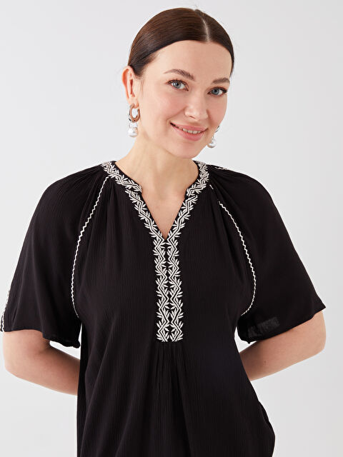 LCW Grace بلوزة حريمي بكم قصير مطرزة بياقة دائرية - S3CT98Z8-CVL