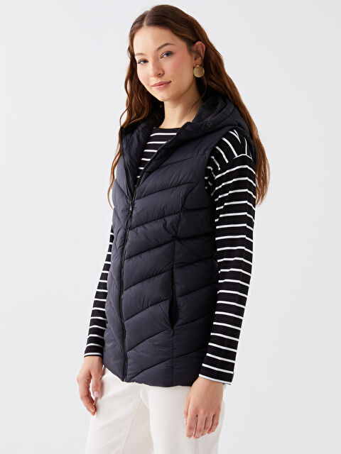 LCWAIKIKI Classic Women's Hooded Plain Puffer Gilet - W30229Z8-CVL
