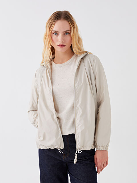 LCWAIKIKI Classic Kadın Kapüşonlu Düz Yağmurluk - W30890Z8-S36