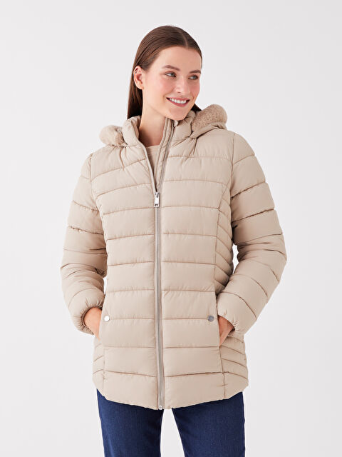 LCWAIKIKI Classic Kadın Kapüşonlu Düz Şişme Mont - W31182Z8-CTL