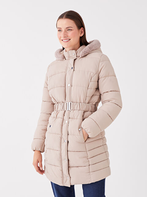 LCWAIKIKI Classic Kadın Kapüşonlu Düz Şişme Mont - W31185Z8-RKE