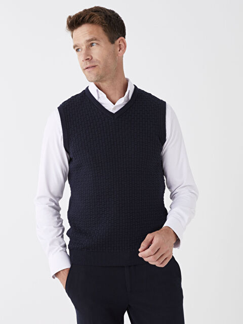 LCWAIKIKI Classic Gilet pull en tricot pour hommes à encolure en V et coupe régulière - W32639Z8-NOO