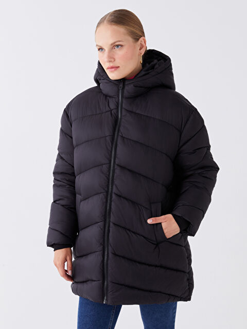 LCW Modest Kapüşonlu Düz Uzun Kollu Oversize Kadın Şişme Mont - W32642Z8-RQL