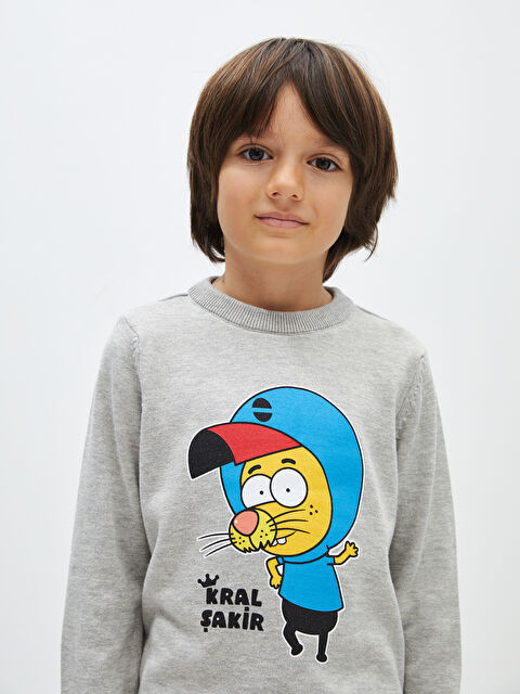 LCW Kids Bisiklet Yaka Kral Şakir Baskılı Uzun Kollu Erkek Çocuk Triko Kazak - W33331Z4-LAL