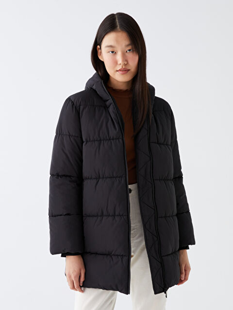 LCW Modest Kapüşonlu Düz Uzun Kollu Oversize Kadın Şişme Mont - W33340Z8-RQL