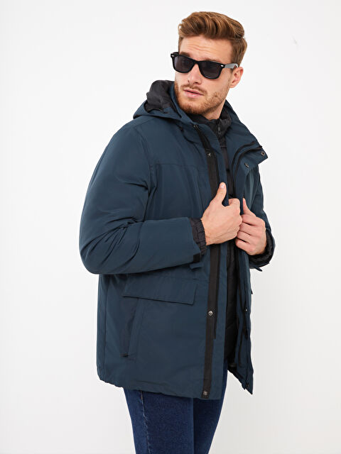 LCWAIKIKI Classic Standart Kalıp Kapüşonlu Kaban ve Dik Yaka Mont - W34949Z8-VBQ