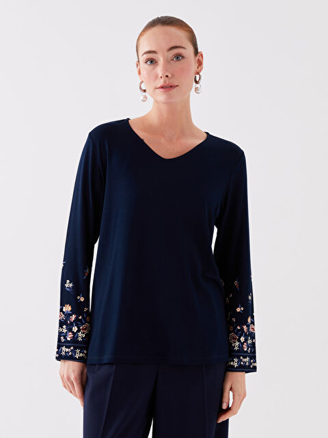 LCW Grace V Yaka Desenli Uzun Kollu Kadın Tişört - W39458Z8-Y5H