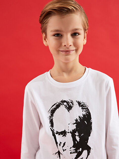 LCW Kids Bisiklet Yaka Atatürk Baskılı Uzun Kollu Erkek Çocuk Tişört - W39681Z4-R9K