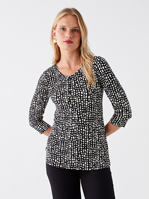 LCWAIKIKI Basic Bisiklet Yaka Desenli Kadın Tişört - W3AG84Z8-LQB