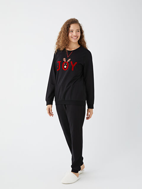 LCW Young әйелдерге арналған жаңа жылдық тақырыптағы дөңгелек жағалы пижама жинағы - W3CA45Z8-CVL