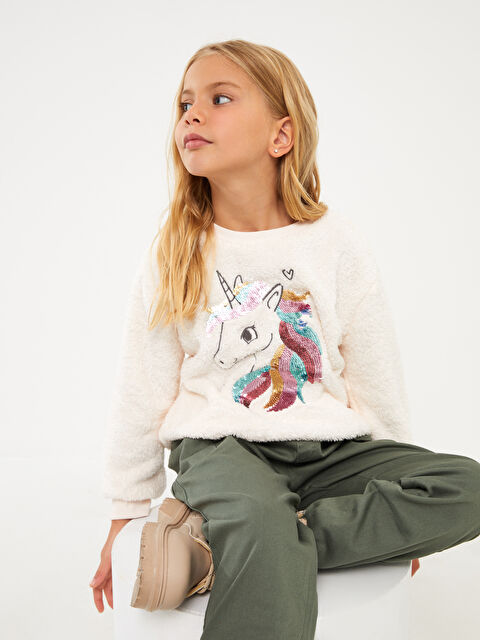 LCW Kids Bisiklet Yaka Pul İşlemeli Pelüş Kız Çocuk Sweatshirt - W3CA85Z4-FQG