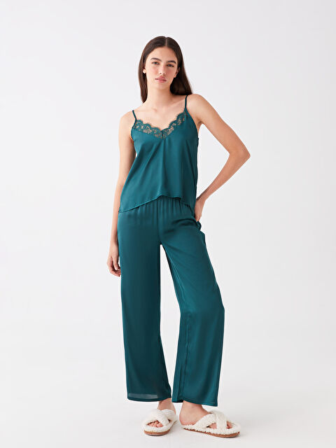 LCW DREAM V Yaka Dantel Detaylı Askılı Saten Kadın Pijama Takımı - W3DO02Z8-JMJ