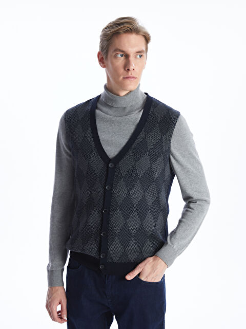 LCWAIKIKI Classic Standart Kalıp V Yaka Erkek Triko Süveter - W3HC91Z8-RFH