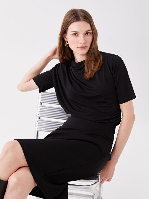 LCWAIKIKI Classic Dökümlü Yaka Düz Kısa Kollu Kadın Tişört - W3IV16Z8-CVL