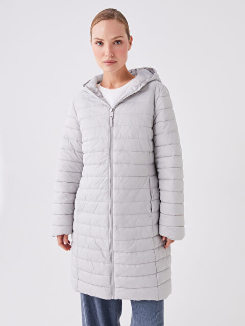 LCWAIKIKI Classic Kadın Kapüşonlu Düz Şişme Mont - S40320Z8-FLG