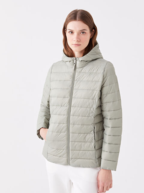 LCWAIKIKI Classic Women's Hooded Plain Puffer Coat - S43234Z8-GGY