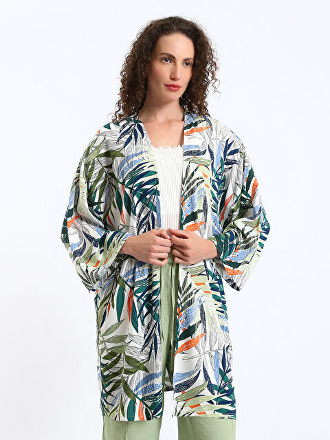 LCWAIKIKI Classic Şal Yaka Çiçekli Oversize Kadın Kimono - S47019Z8-LRR