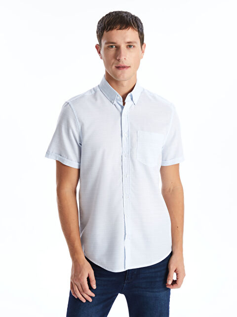 LCWAIKIKI Classic Рубашка Мужская Стандартного Кроя с Коротким Рукавом из Ткани Добби в Полоску - S4AF13Z8-LEN