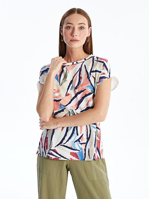 LCWAIKIKI Basic Bisiklet Yaka Desenli Kısa Kollu Kadın Tişört - S4AQ43Z8-F9C