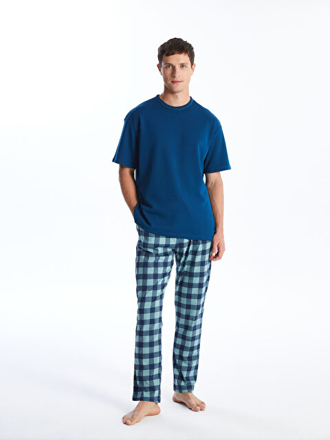 LC WAIKIKI بنطلون بيجاما للرجال بنقشة المربعات بقصة عادية