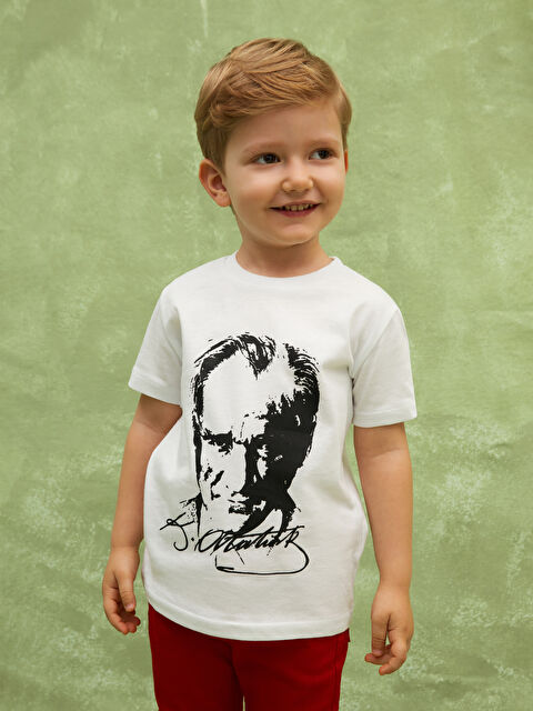 LCW Kids Bisiklet Yaka Atatürk Baskılı Erkek Bebek Tişört - S4DL66Z1-Q6K
