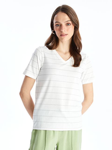 LCWAIKIKI Basic V Yaka Çizgili Kısa Kollu Kadın Tişört - S4FA11Z8-LG7