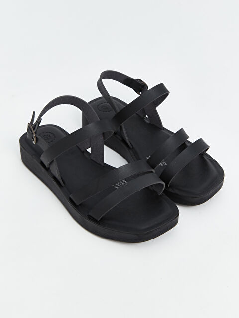 LCW STEPS صنادل نساء بشرائط متقاطعة - S4GQ94Z8-CVL