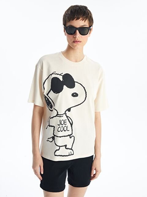 LCW Vision Bisiklet Yaka Snoopy Baskılı Kısa Kollu Kadın Tişört - S4HU24Z8-FF7