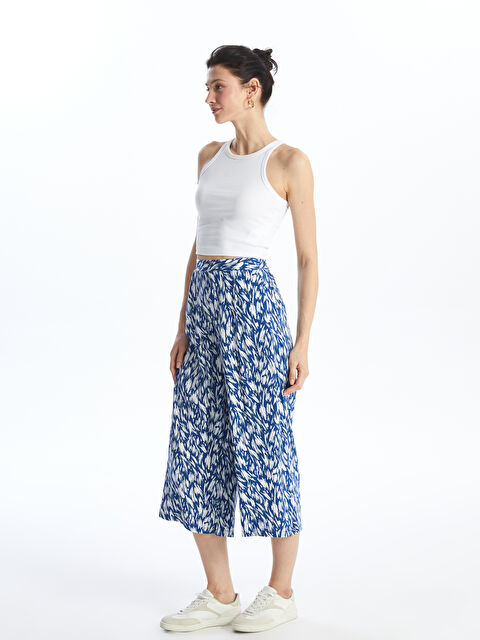 LCWAIKIKI Classic پانتۆڵی کاپری نەخشدار بۆ ژنان بە کەمەر لاستیک - S4I404Z8-LSJ