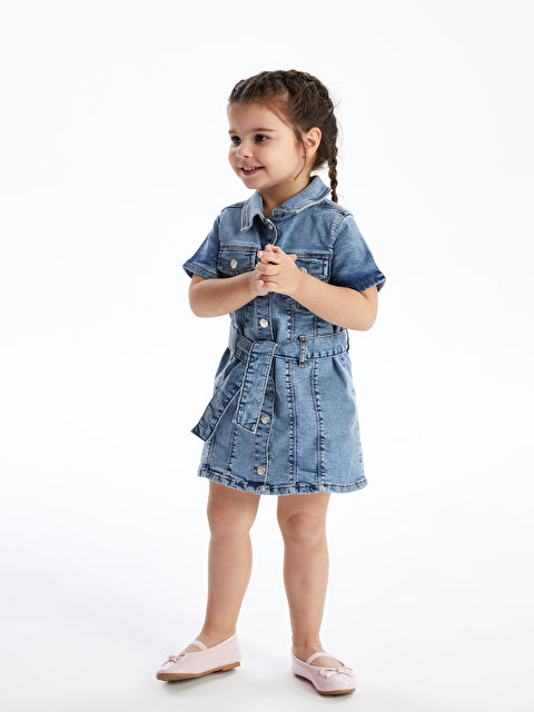 LCW Kids Gömlek Yaka Beli Kemerli Kız Bebek Jean Elbise