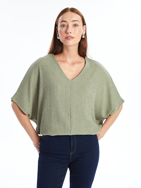 LCWAIKIKI Basic V Yaka Düz Kısa Kollu Kadın Tişört - S4IM50Z8-GN2