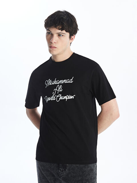 XSIDE تيشيرت جيرسي مطبوع محمد علي كم قصير ياقة دائرية للرجال - S4JT09Z8-CVL