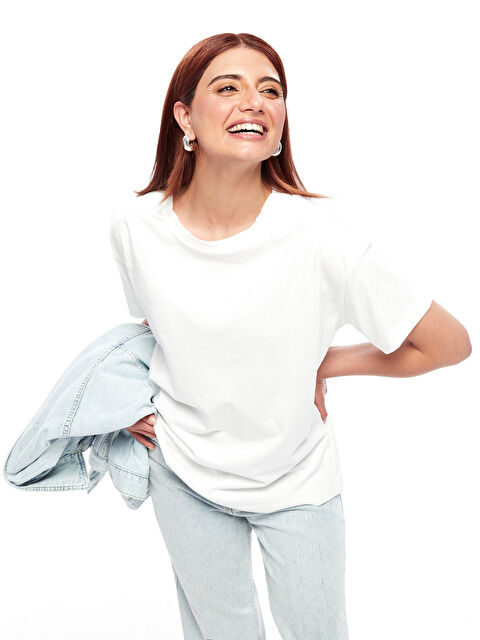 LC WAIKIKI Bisiklet Yaka Düz Kısa Kollu Oversize Kadın Tişört - S4K295Z8-Q6K