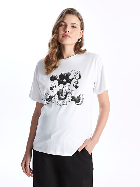 LCWAIKIKI Maternity Bisiklet Yaka Mickey ve Minnie Mouse Baskılı Kısa Kollu Hamile Tişört - S4K913Z8-Q6K