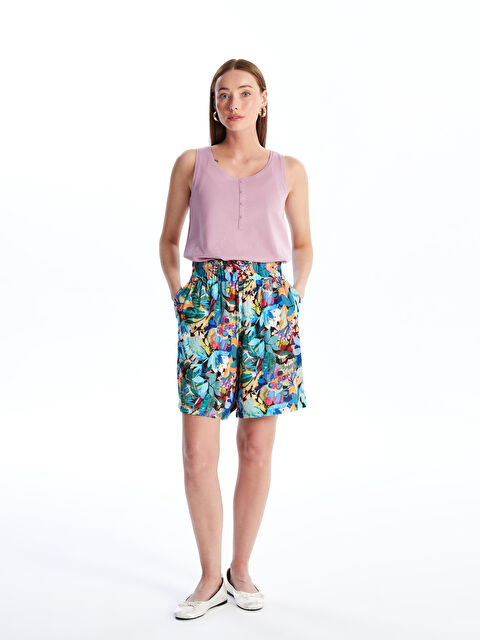 LCWAIKIKI Classic Beli Lastikli Çiçekli Kadın Şort - S4L164Z8-LRR