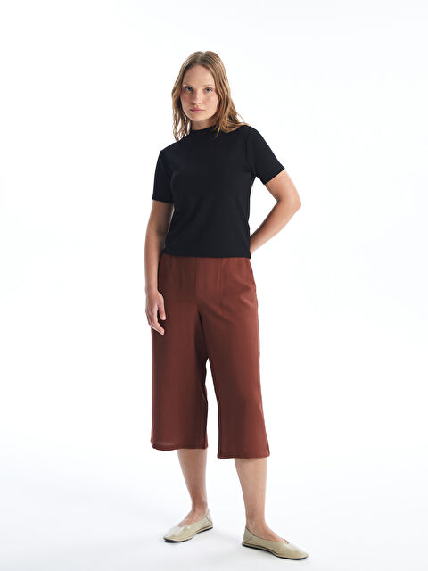 LCWAIKIKI Classic Beli Lastikli Rahat Kalıp Kadın Kapri